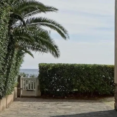 Les Pieds Dans Le Sable Pour Cet Situe Dans Le Quartier Du Parc De קבלייר-סור-מר