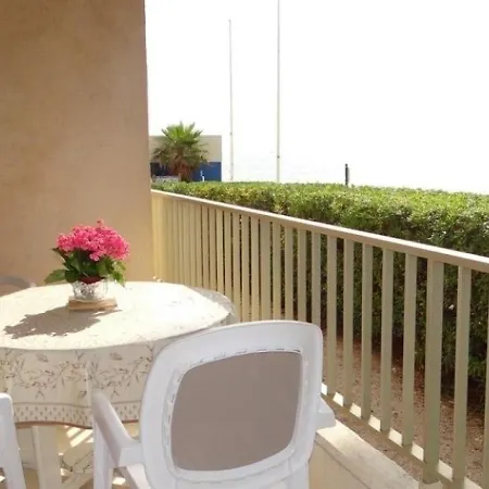 Les Pieds Dans Le Sable Pour Cet Situe Dans Le Quartier Du Parc De דירה *